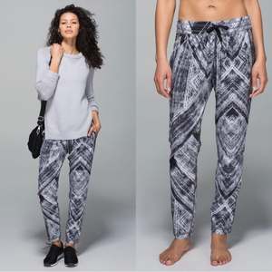Lululemon Namaskar Pant II Heat Wave 10